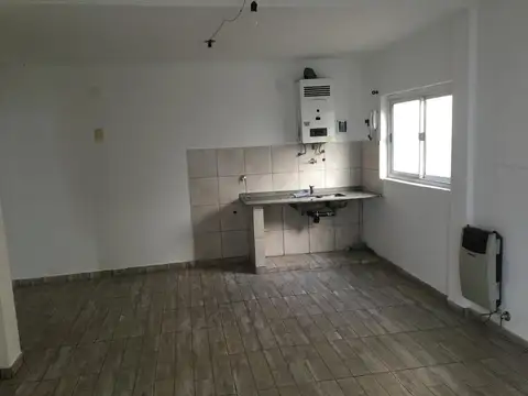 CASA 2 AMBIENTES CON DEPOSITO EN LANUS