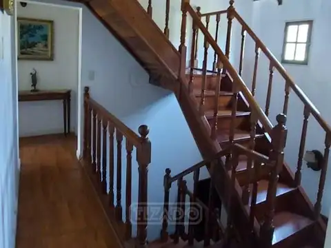 Casa 6 ambientes con 4 baños