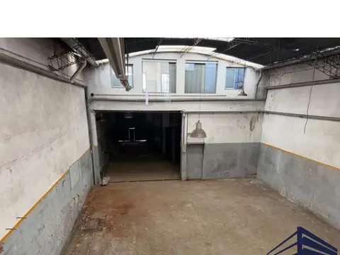 DEPOSITO DE 400m2 EN VENTA SOBRE AV. SAN MARTIN