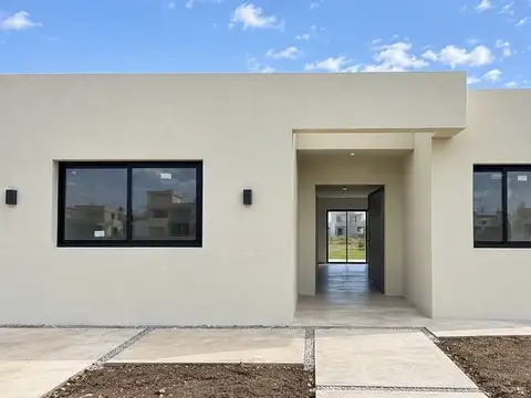 Casa 4 ambientes con 3 baños