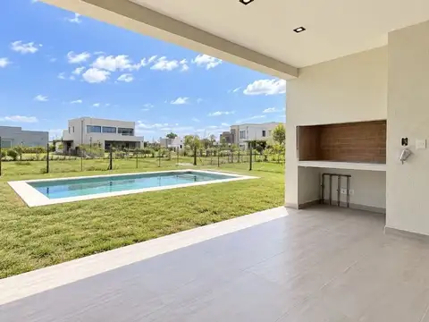 CASA EN VENTA EN SANTA LUCIA - PILAR DEL ESTE