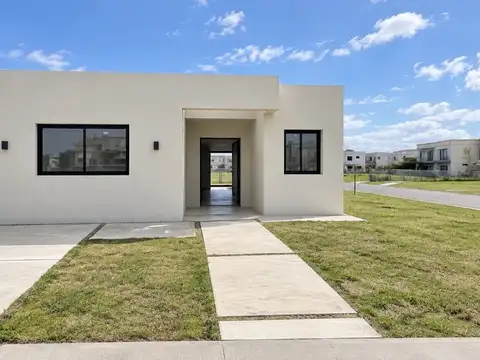 Casa en Venta en Pilar del Este - Santa Lucia, USD 179.000