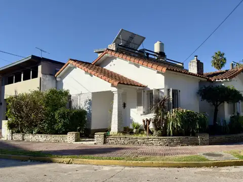 CASA 3 AMBIENTES VENTA LOMAS DE ZAMORA