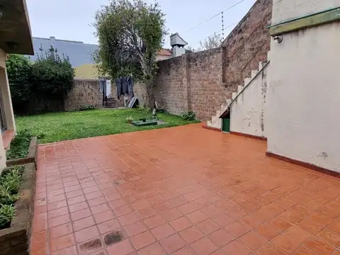 Casa 6 ambientes con 2 baños