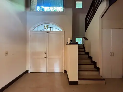 Casa 7 ambientes con 5 baños