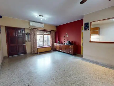 VENTA CASA 3 AMBIENTES EN BANFIELD CON COCHERA
