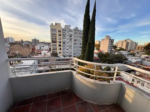 Departamento en alquiler dos ambientes con ascensor y balcón