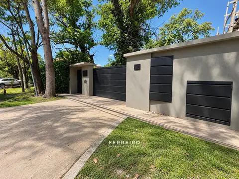 VENTA DE CASA EN BARRIO CERRADO CON PORTÓN EN BELLA VISTA