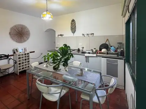 Casa 4 ambientes con 2 baños