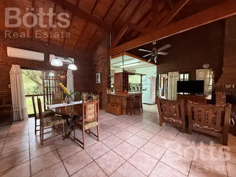 Casa 5 ambientes con 3 baños