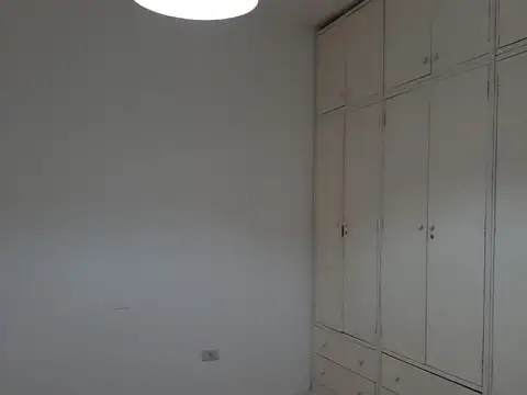 Casa 8 ambientes con 2 baños