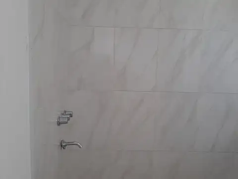 VENTA  CASA 5 DORMITORIOS BARRIO  LOS PLATANOS