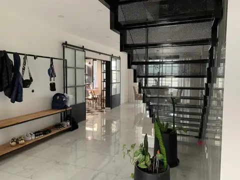 Casa 7 ambientes con 3 baños