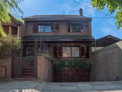 EN VENTA HERMOSA CASA EN CALLE CHASSAING, VILLA SARMIENTO