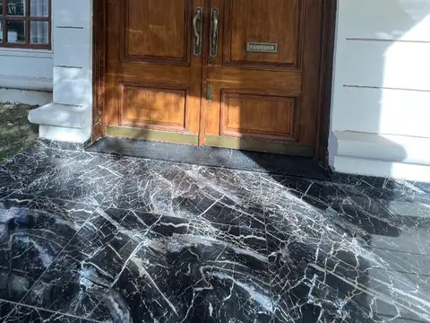 EXCELENTE CASA "ESTILO FRANCES " EN VENTA