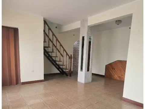 Casa 5 ambientes con 1 baño