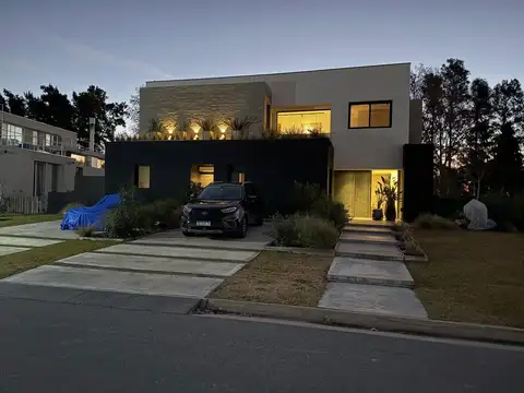 Dr. Rubén Luis Arroyo 315. Barrio Cerrado Pilará - PILAR 100