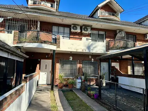 VENTA CASA TRIPLEX CASEROS NORTE APTO CREDITO