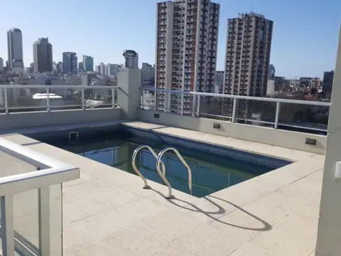 CUATRO AMBIENTES,COCHERA, PISCINA, SUM, PARRILLA