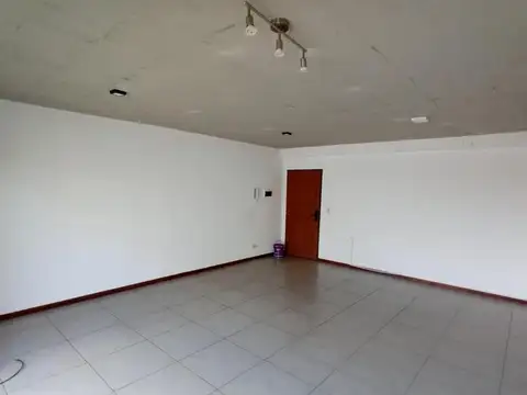 Oficina en Venta con 5 cocheras