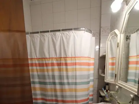 EXCELENTE OPORTUNIDAD 7 AMBIENTES CON COCHERA