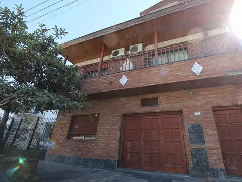 EXCELENTE OPORTUNIDAD 7 AMBIENTES CON COCHERA
