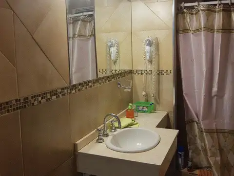 Casa con excelente terreno parquizado