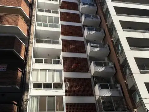 Dos dormitorios. Zona Corrientes y Pellegrini.