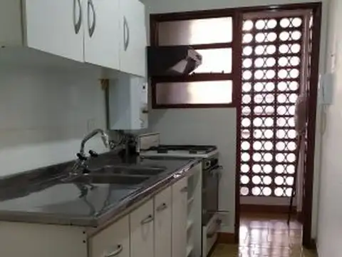 Dos dormitorios. Zona Corrientes y Pellegrini.