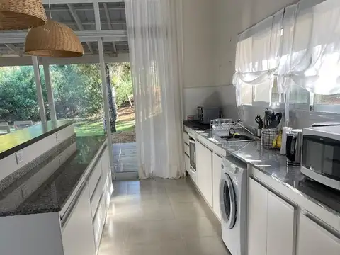Casa en Alquiler Temporal con 1 cochera