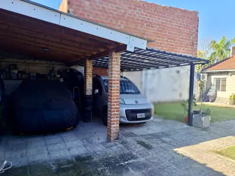 Casa en Venta con 2 cocheras