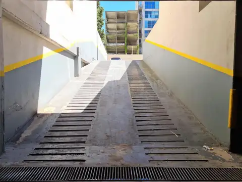 Cochera fija en edificio de categoría en el corazón de Belgrano - Excelente ubicación