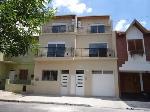 EXCELENTE PH 2 AMB. EN DUPLEX AL FRENTE - 2 BALCONES