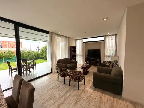 Casa en Venta, Alto Verde 3, tres dormitorios más dependencia