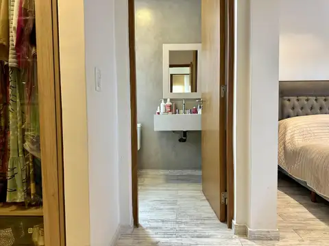 Casa 8 ambientes con 4 baños