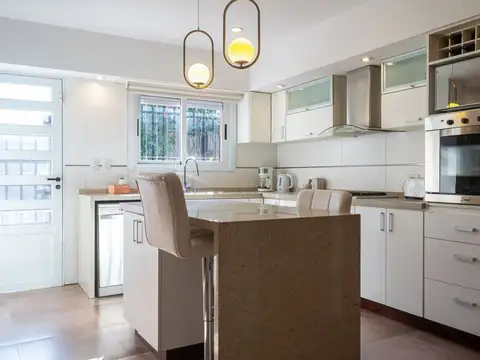 Casa 4 ambientes con 3 baños