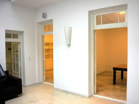 EXCELENTES OFICINAS EN EL BARRIO DE SAAVEDRA CON TRES COCHERAS