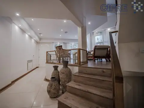 Casa en Venta con 4 cocheras