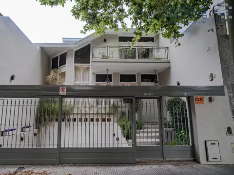 Casa en venta 4 suites, jardín piscina quincho bodega subterránea, 4 cocheras, 5 años de antigüedad