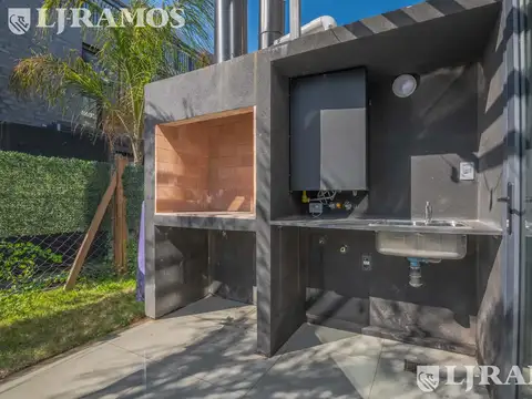 Casa 4 ambientes con 2 baños