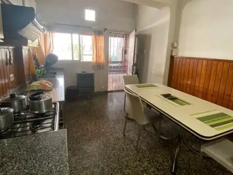Casa 4 ambientes con 1 baño