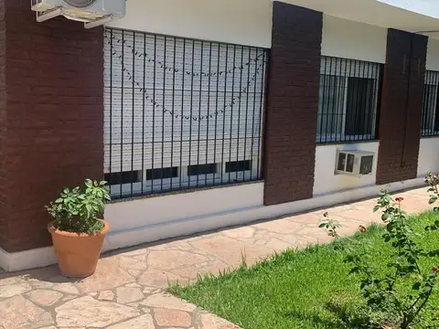 Casa en Venta en Arroyito, USD 158.000