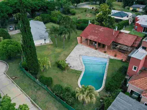 Hermosa Casa con Quincho, Pîleta y Gran Parque