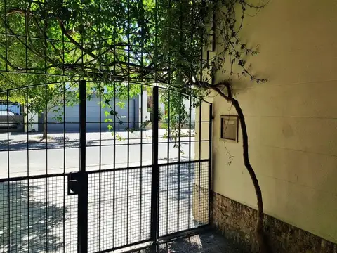 Depto Tipo Casa 4 ambientes con 2 baños