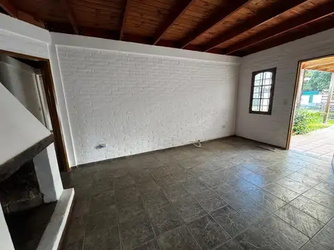 Casa 4 ambientes con 2 baños