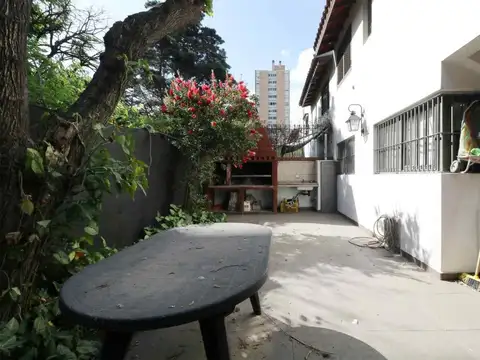 CASA 5 AMBIENTES VENTA VILLA CELINA PATIO GARAGE