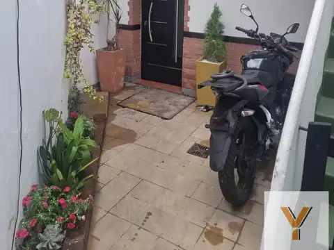 Depto Tipo Casa 2 ambientes con 1 baño