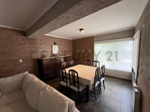 Casa en Venta con 2 cocheras