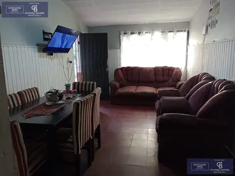 Casa con 3 habitaciones , cochera semi cubierta ,patio.