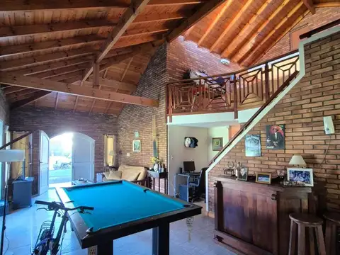 Casa en Venta con 2 cocheras
